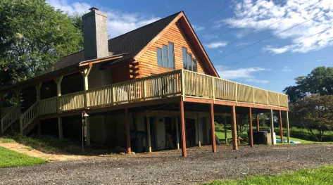 A new Amish-built residential deck in Havertown, PA